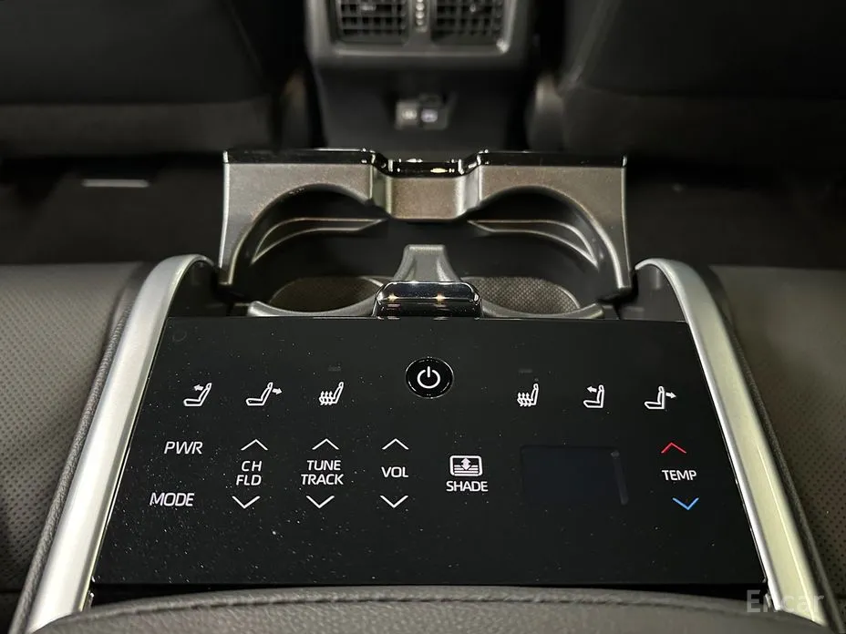 Фото 18 - Toyota Camry