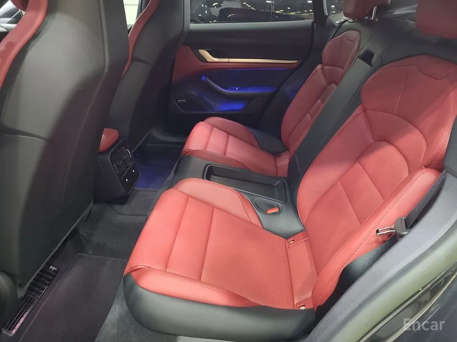 Фото 10 - Porsche Taycan