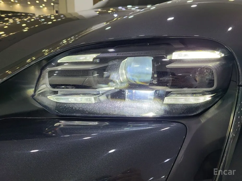 Фото 15 - Porsche Taycan