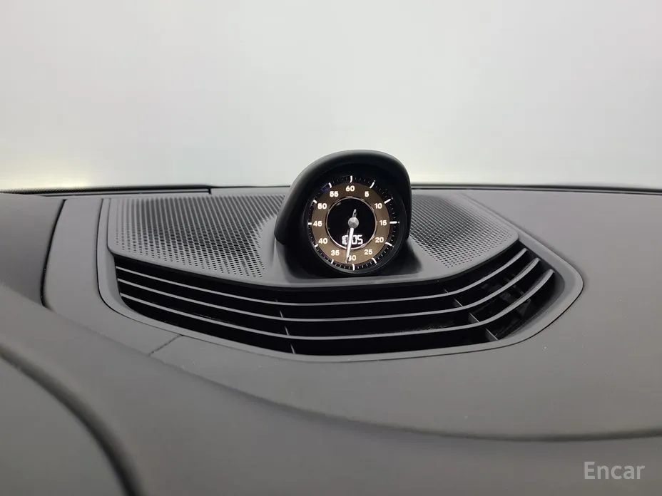 Фото 19 - Porsche Taycan