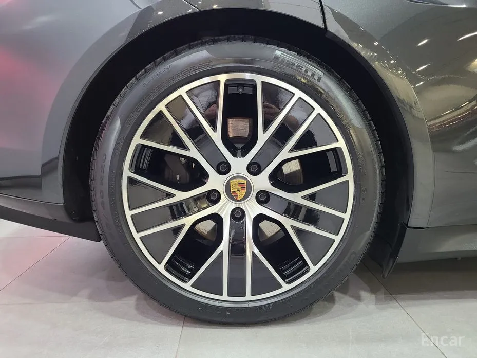 Фото 6 - Porsche Taycan