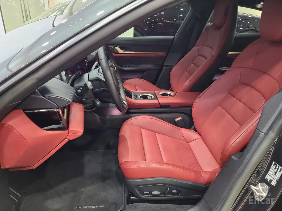 Фото 9 - Porsche Taycan