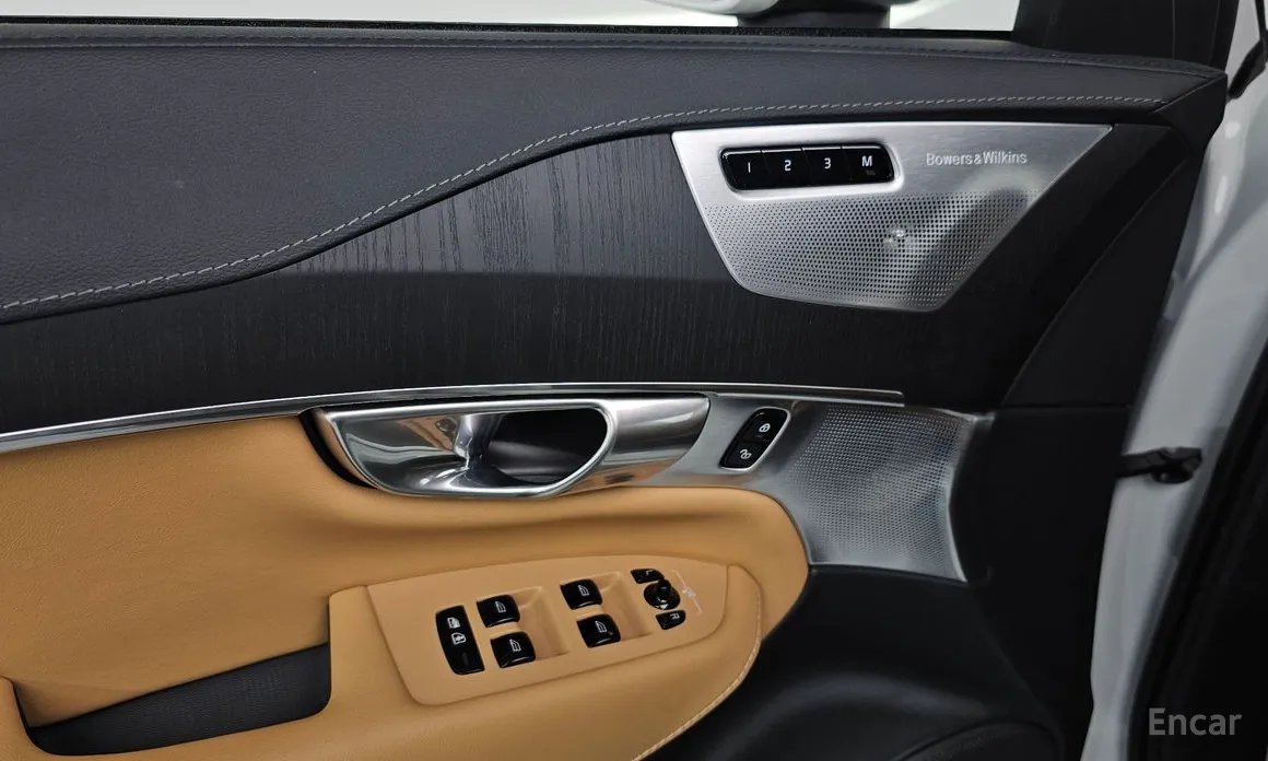 Фото 19 - Volvo XC90