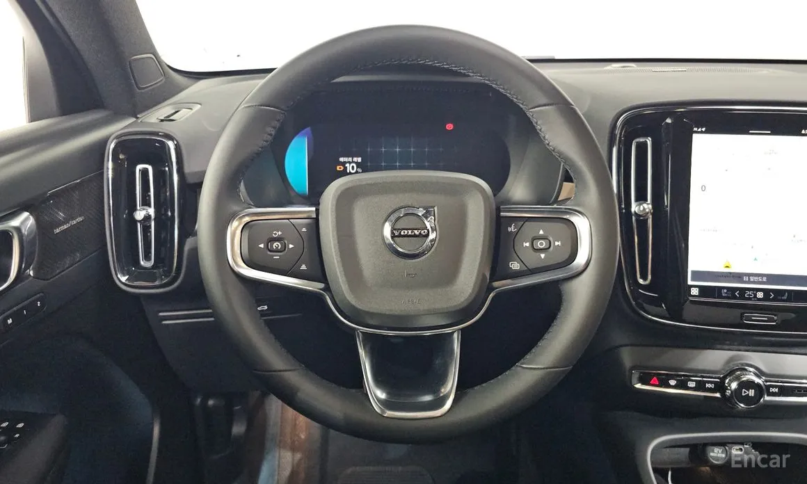 Фото 13 - Volvo C40