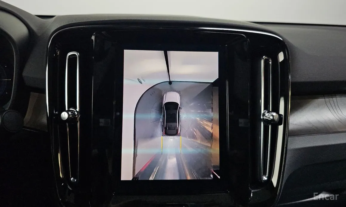 Фото 15 - Volvo C40