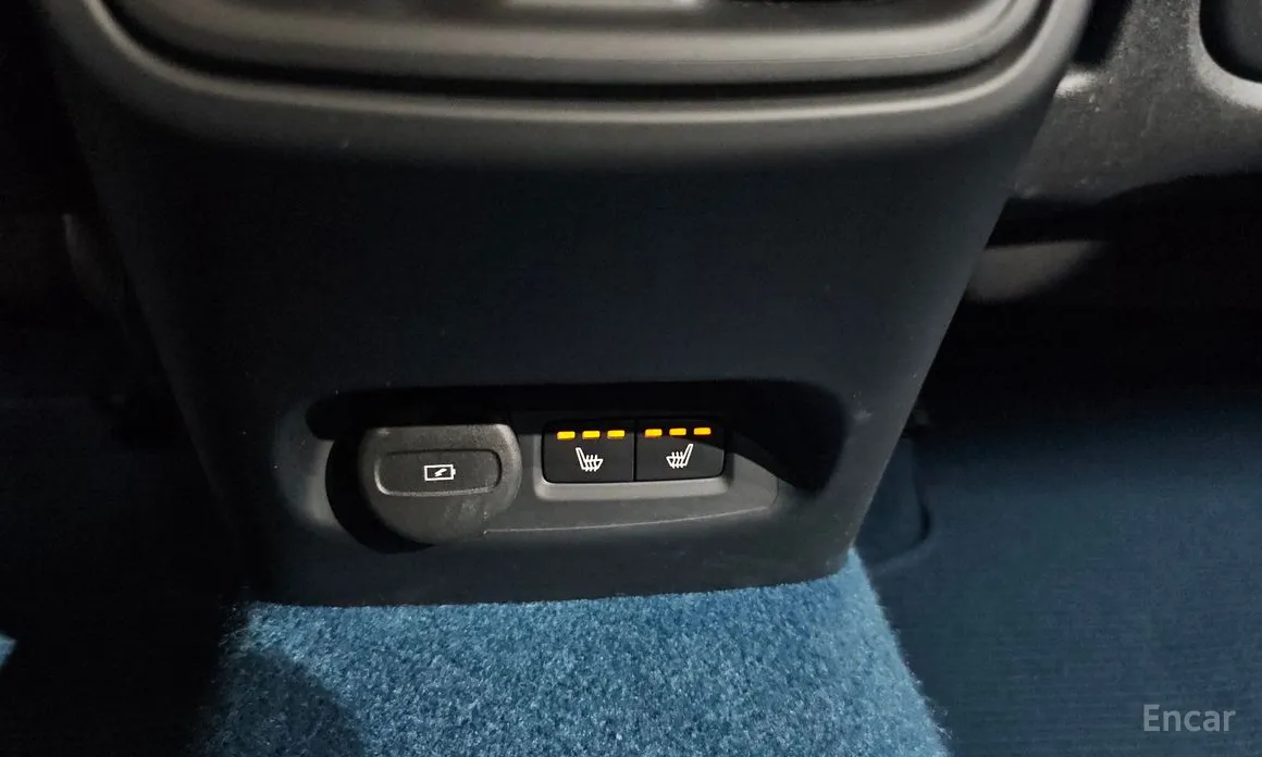 Фото 18 - Volvo C40