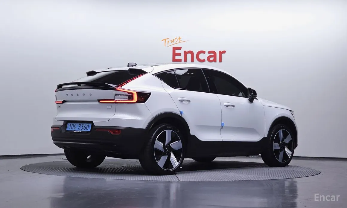 Фото 2 - Volvo C40