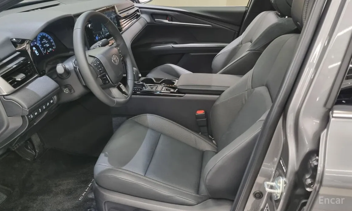 Фото 10 - Toyota Camry