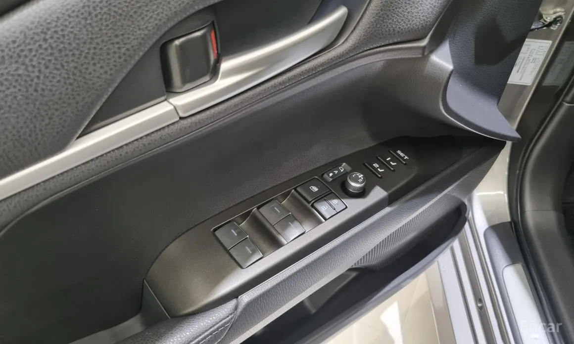 Фото 12 - Toyota Camry