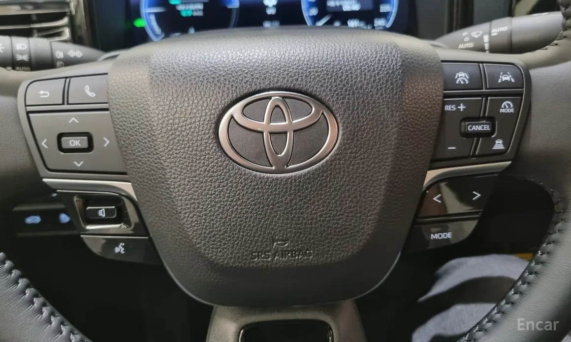 Фото 13 - Toyota Camry