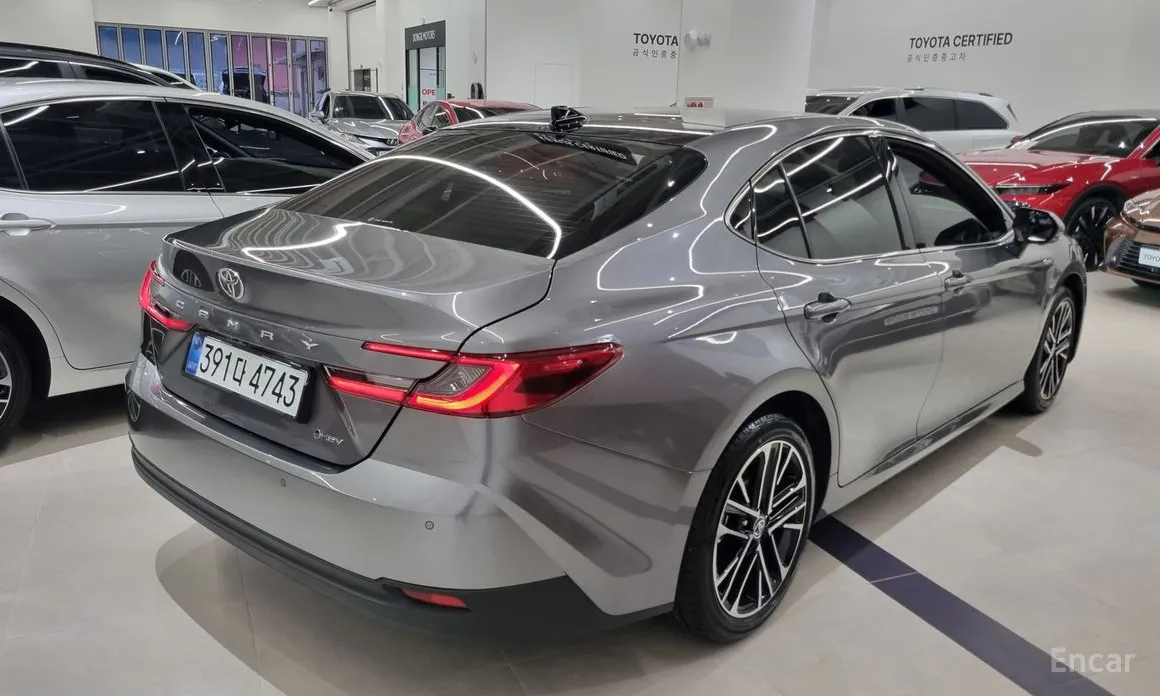 Фото 2 - Toyota Camry