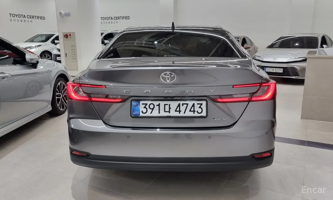 Фото 4 - Toyota Camry