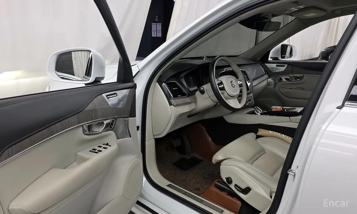 Фото 10 - Volvo XC90