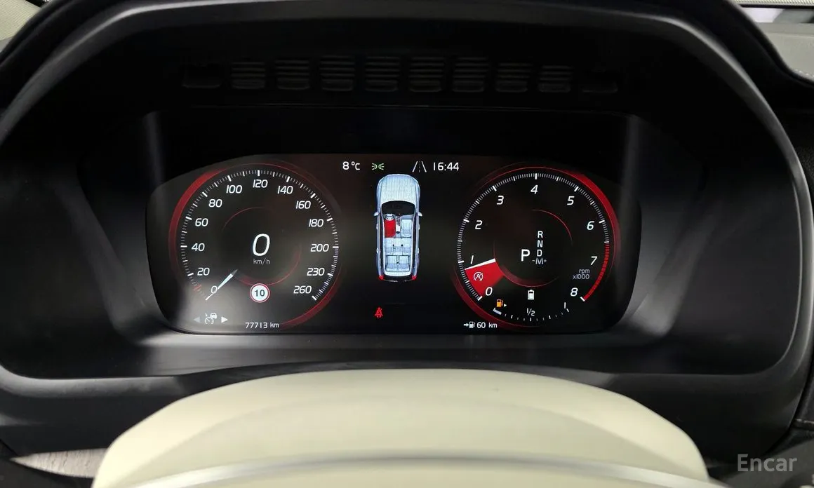 Фото 8 - Volvo XC90