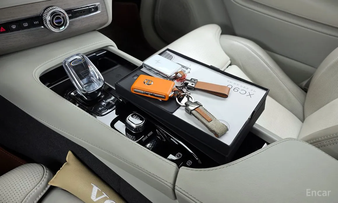 Фото 9 - Volvo XC90