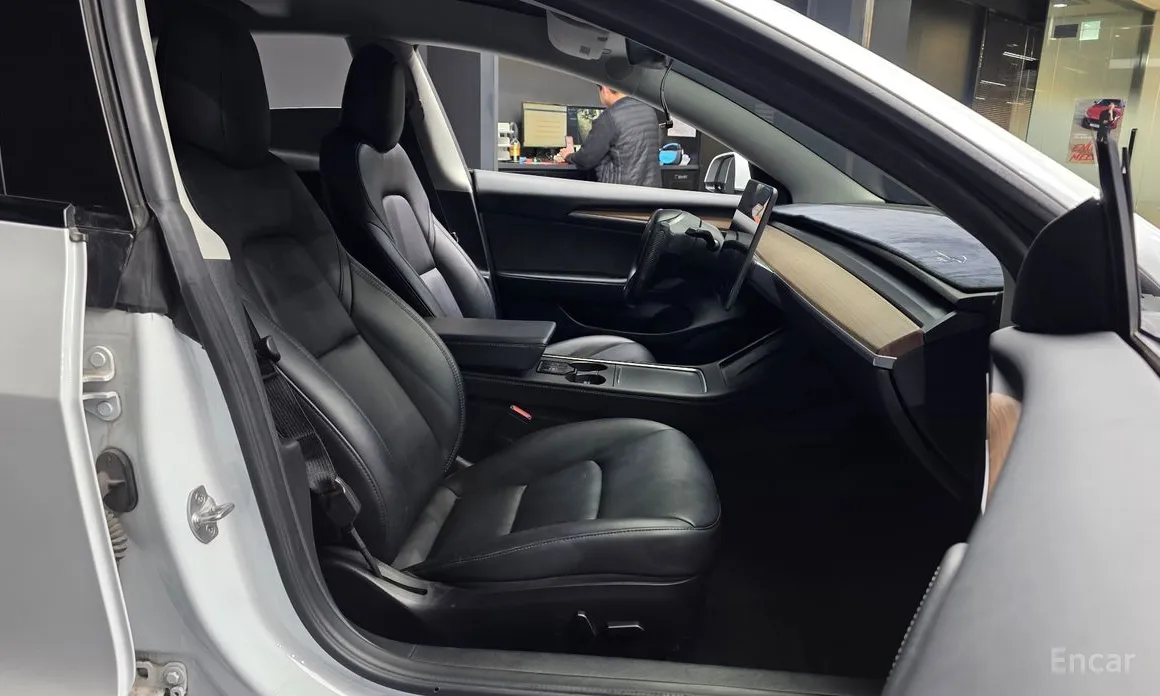 Фото 11 - Tesla Model 3