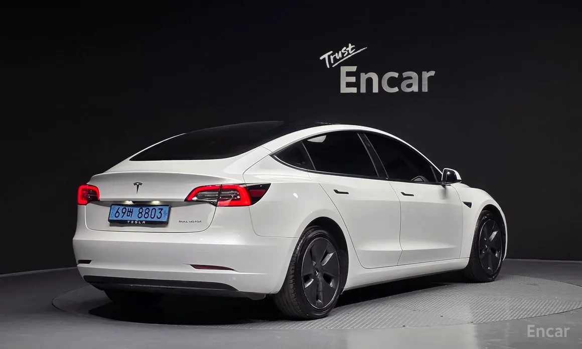 Фото 2 - Tesla Model 3