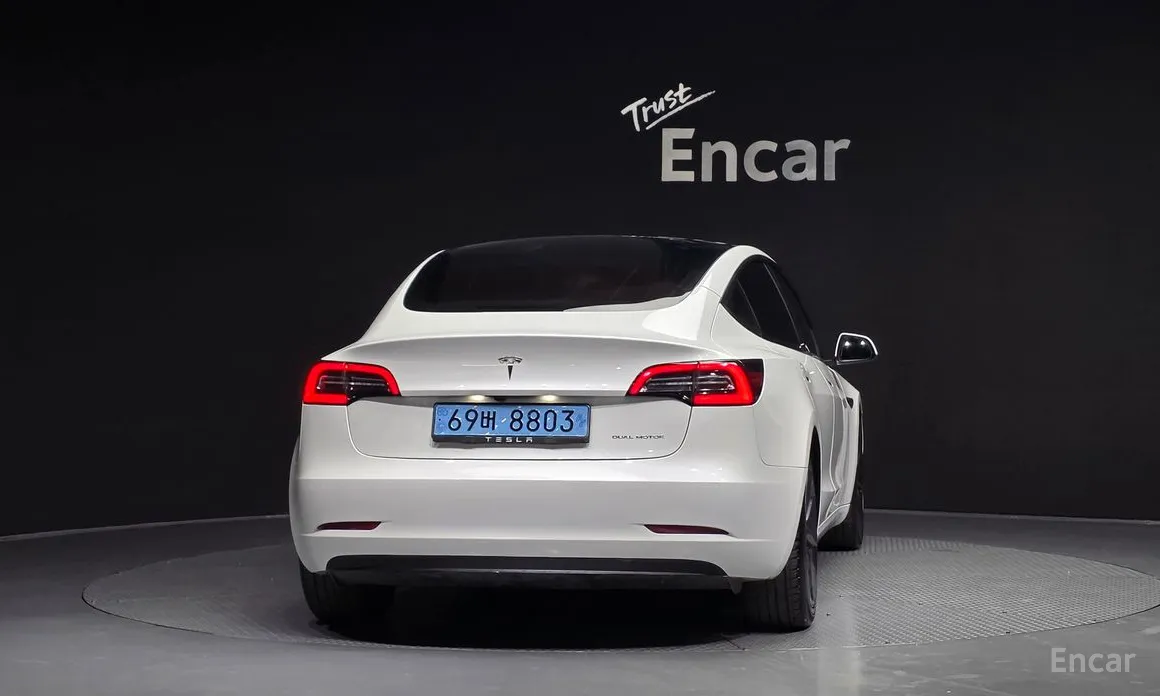 Фото 4 - Tesla Model 3