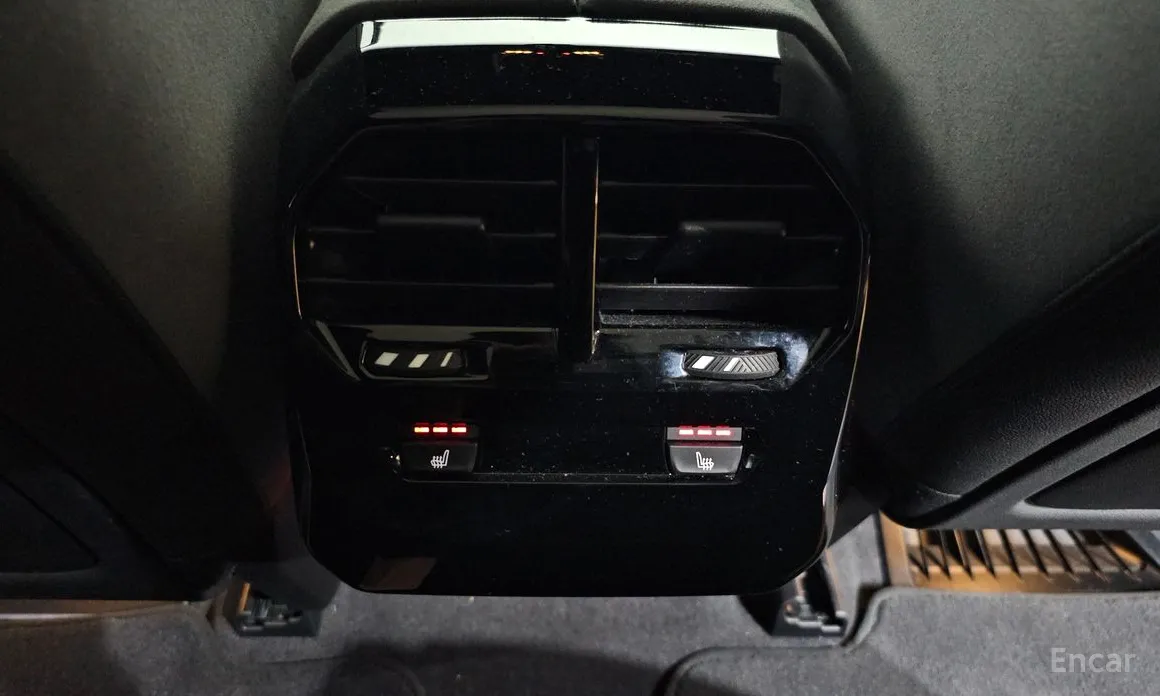 Фото 18 - BMW iX