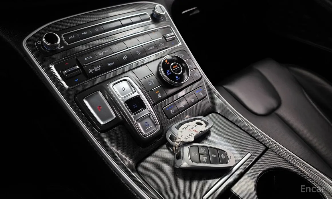 Фото 9 - Hyundai Santa Fe