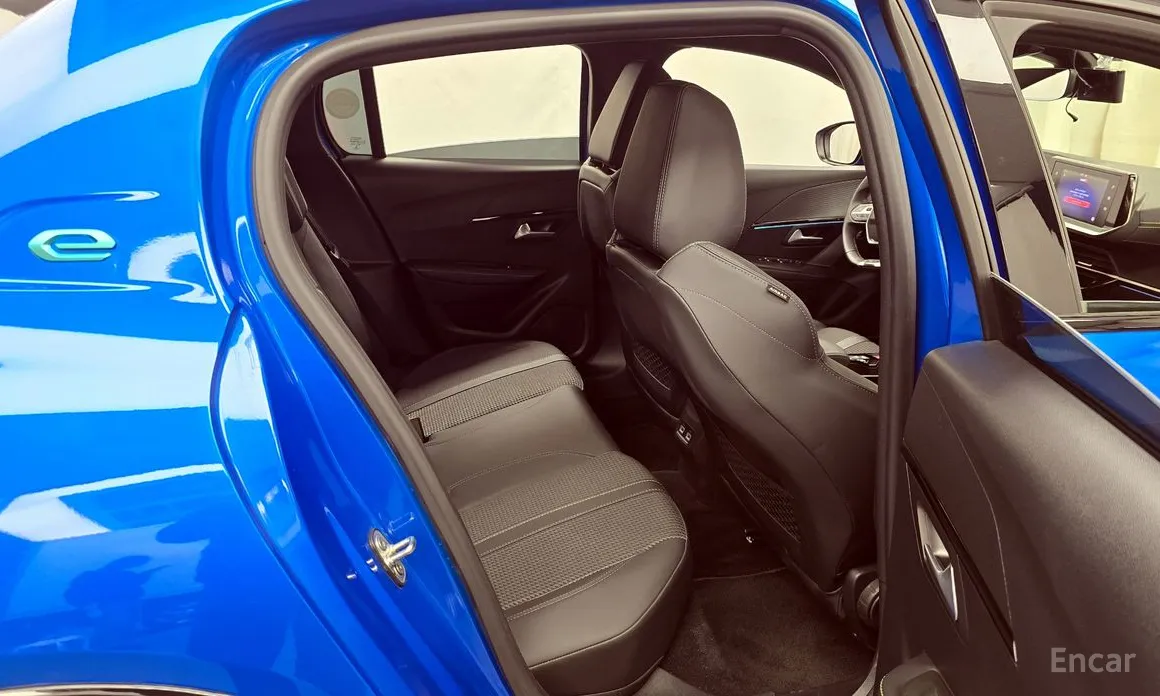 Фото 12 - Peugeot 208