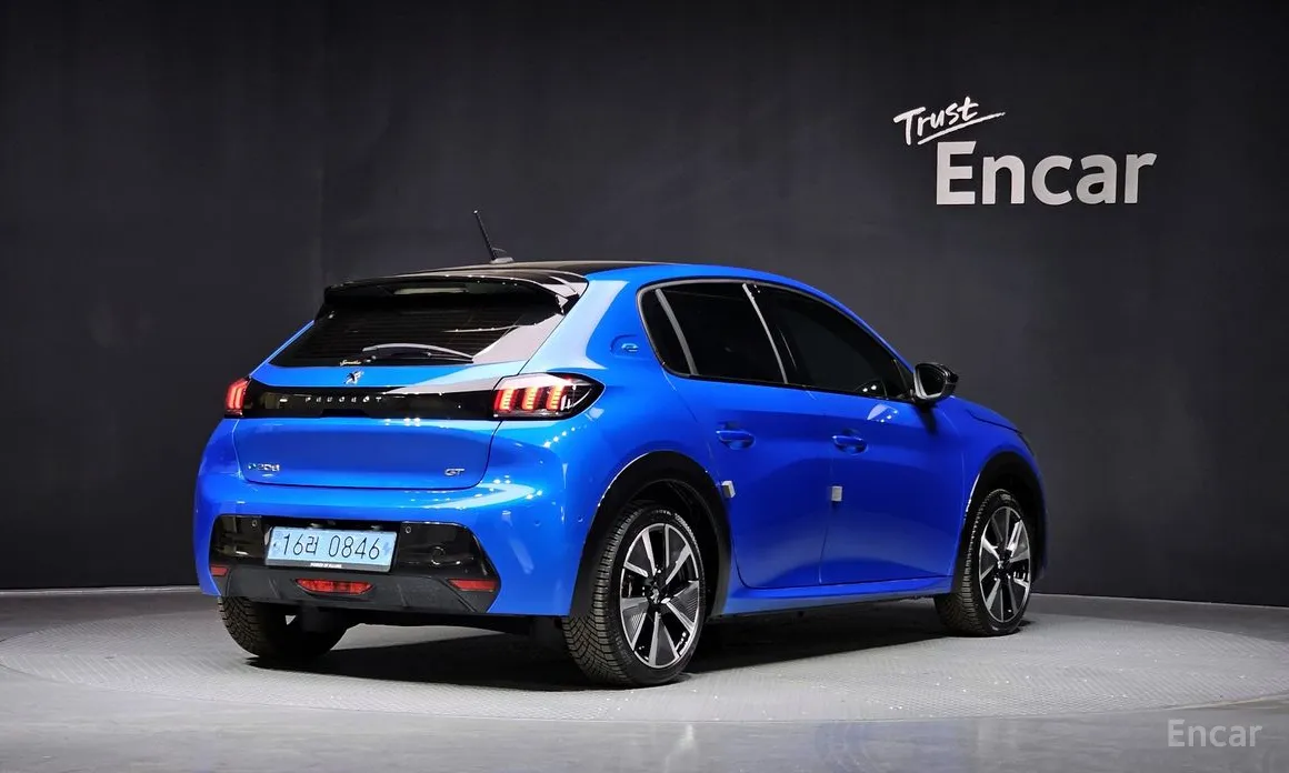 Фото 2 - Peugeot 208