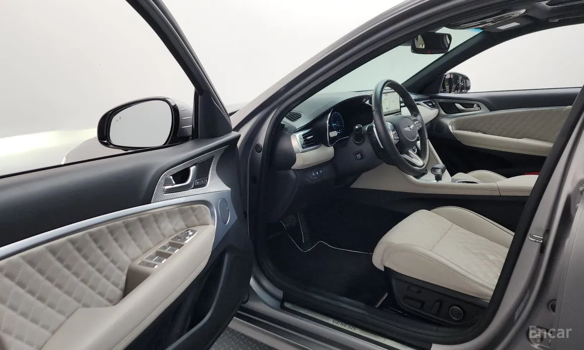 Фото 10 - Genesis G70