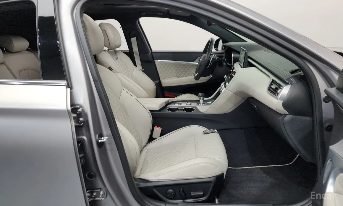 Фото 11 - Genesis G70