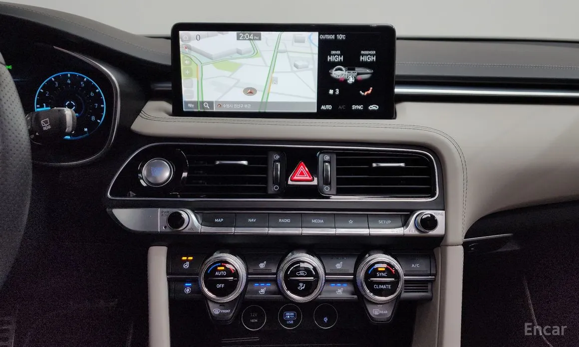 Фото 14 - Genesis G70