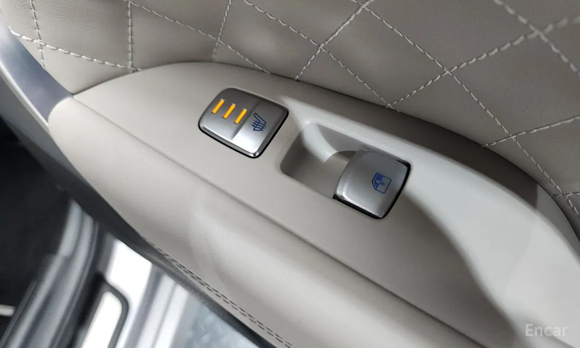 Фото 18 - Genesis G70