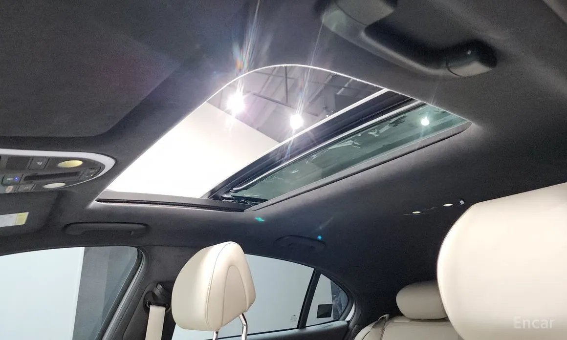 Фото 19 - Genesis G70