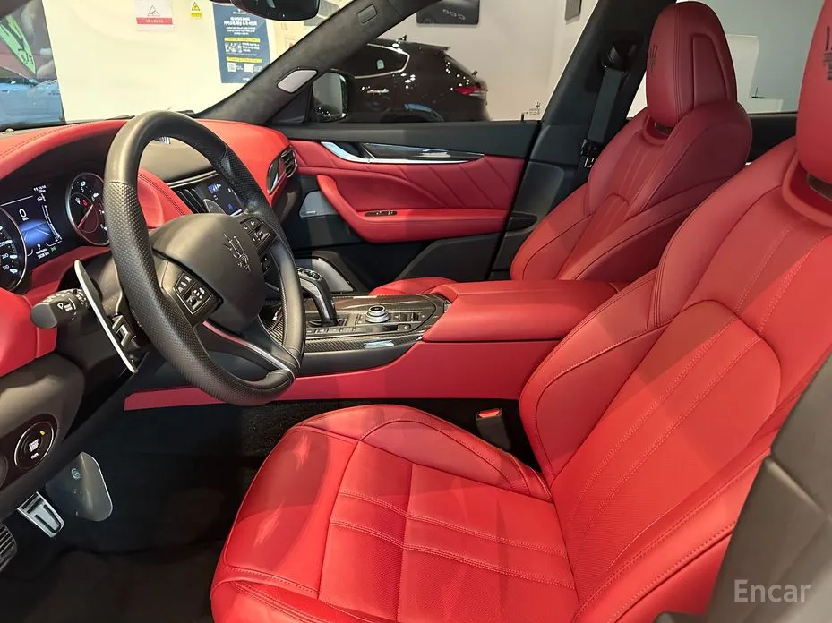 Фото 10 - Maserati Levante