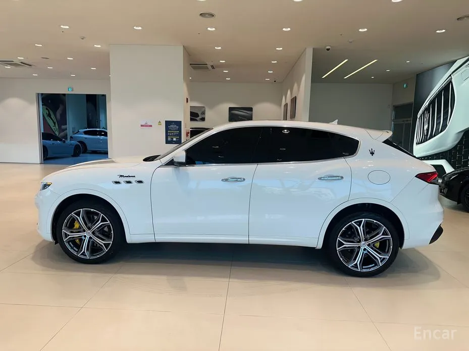 Фото 3 - Maserati Levante