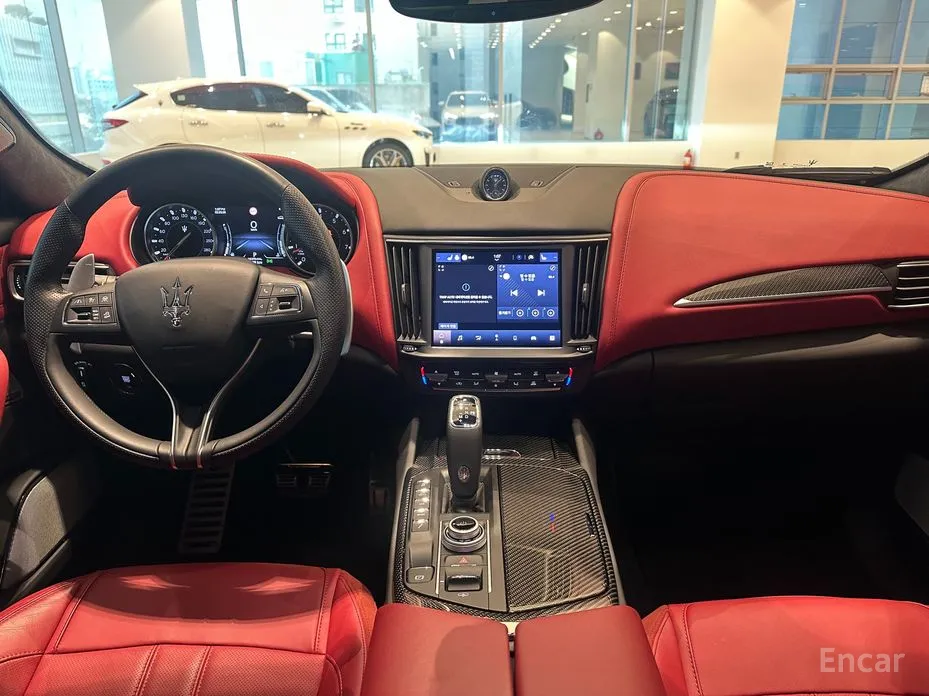 Фото 7 - Maserati Levante