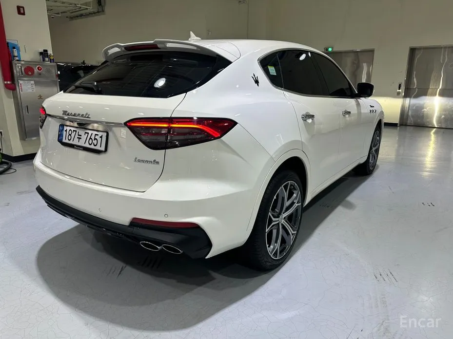 Фото 2 - Maserati Levante