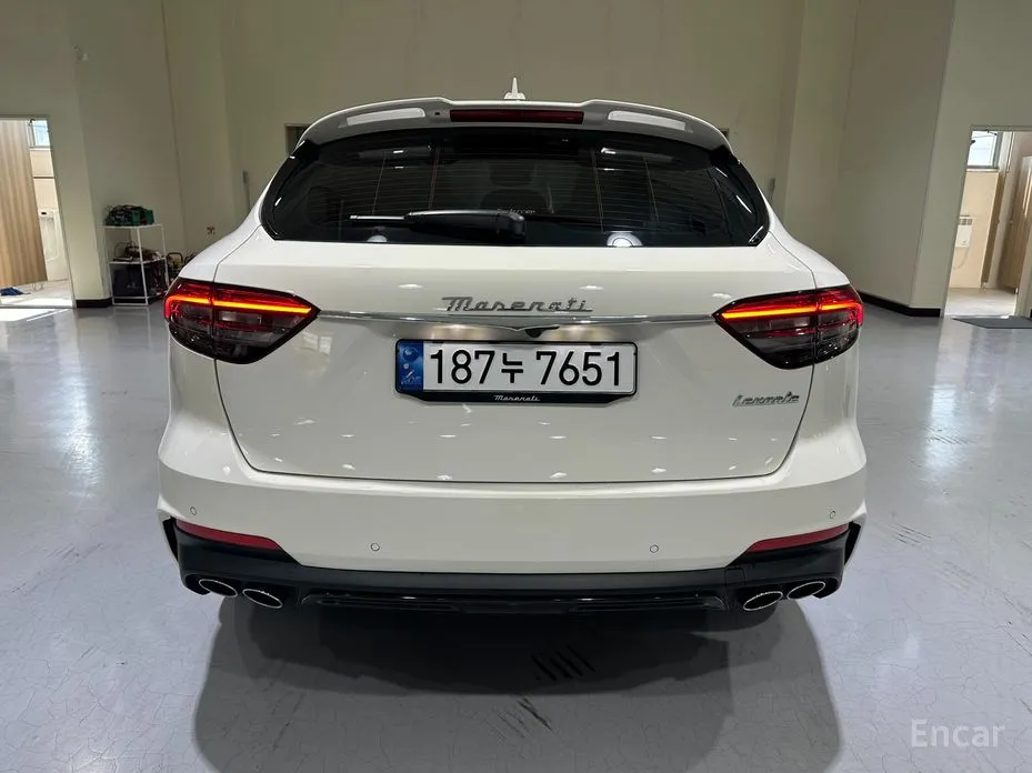 Фото 4 - Maserati Levante