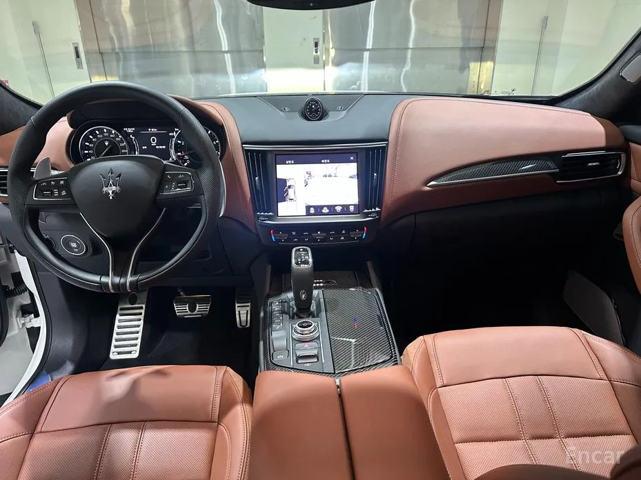 Фото 7 - Maserati Levante