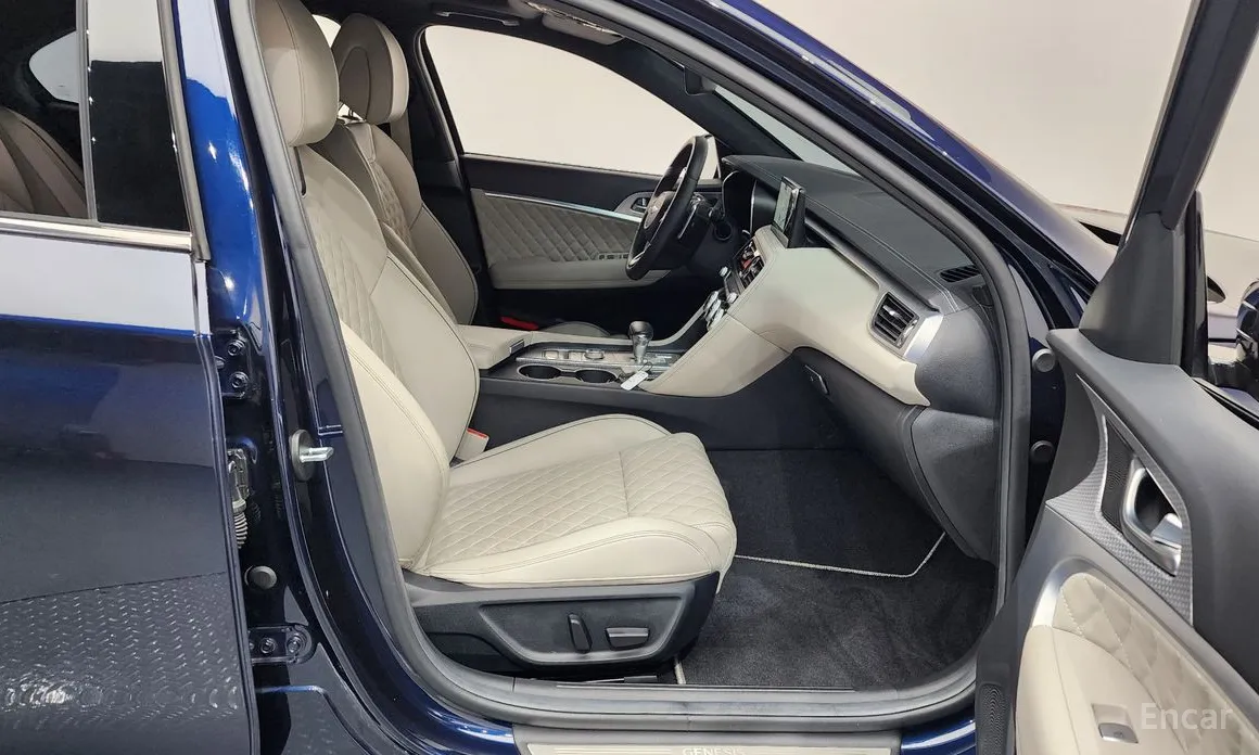 Фото 11 - Genesis G70