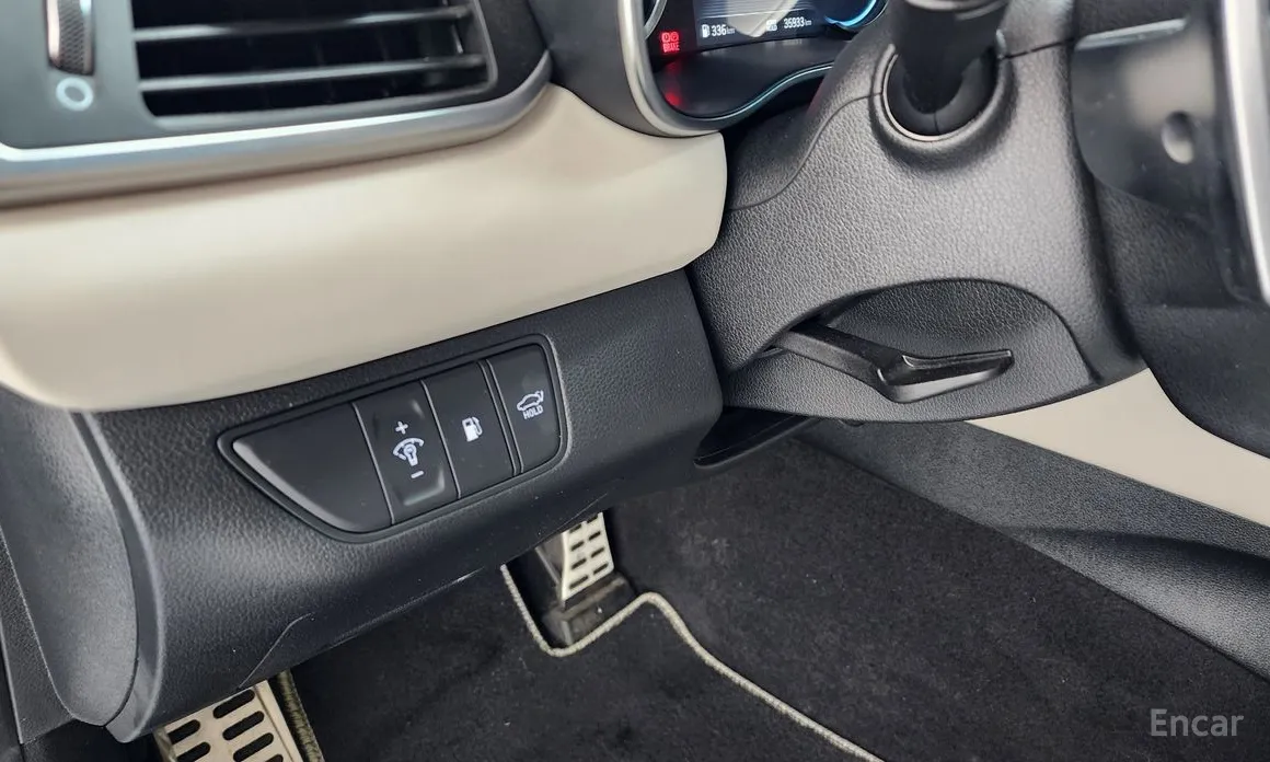 Фото 14 - Genesis G70