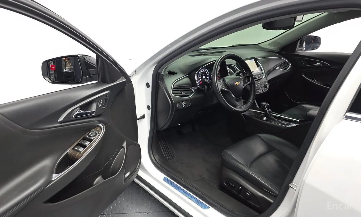 Photo 10 - Chevrolet Malibu