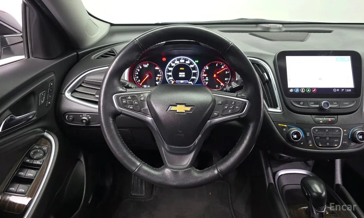 Photo 13 - Chevrolet Malibu