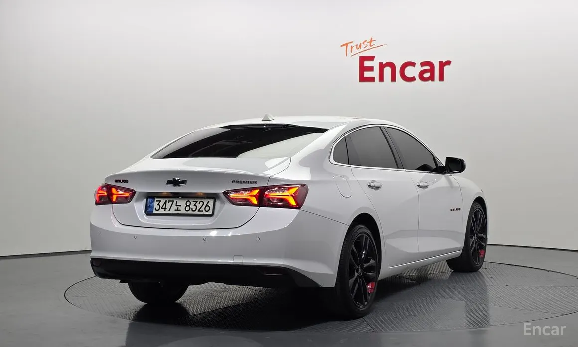 Photo 2 - Chevrolet Malibu