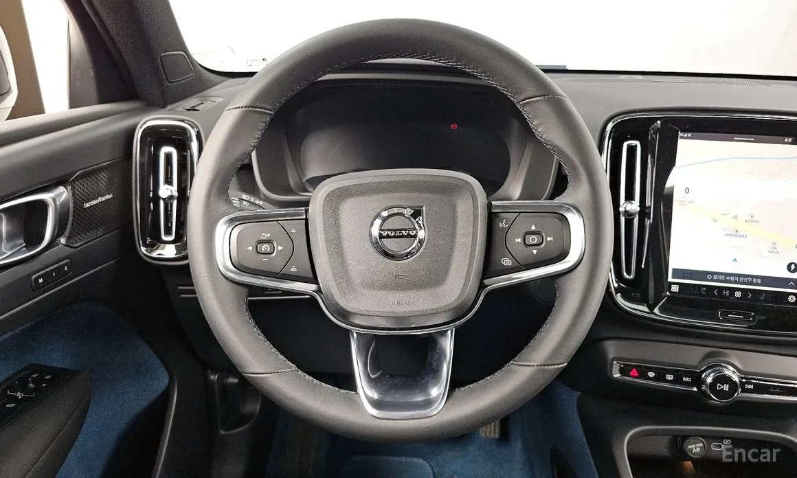 Фото 13 - Volvo XC40