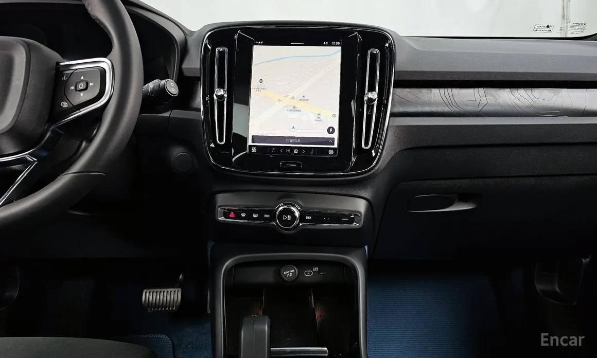 Фото 14 - Volvo XC40