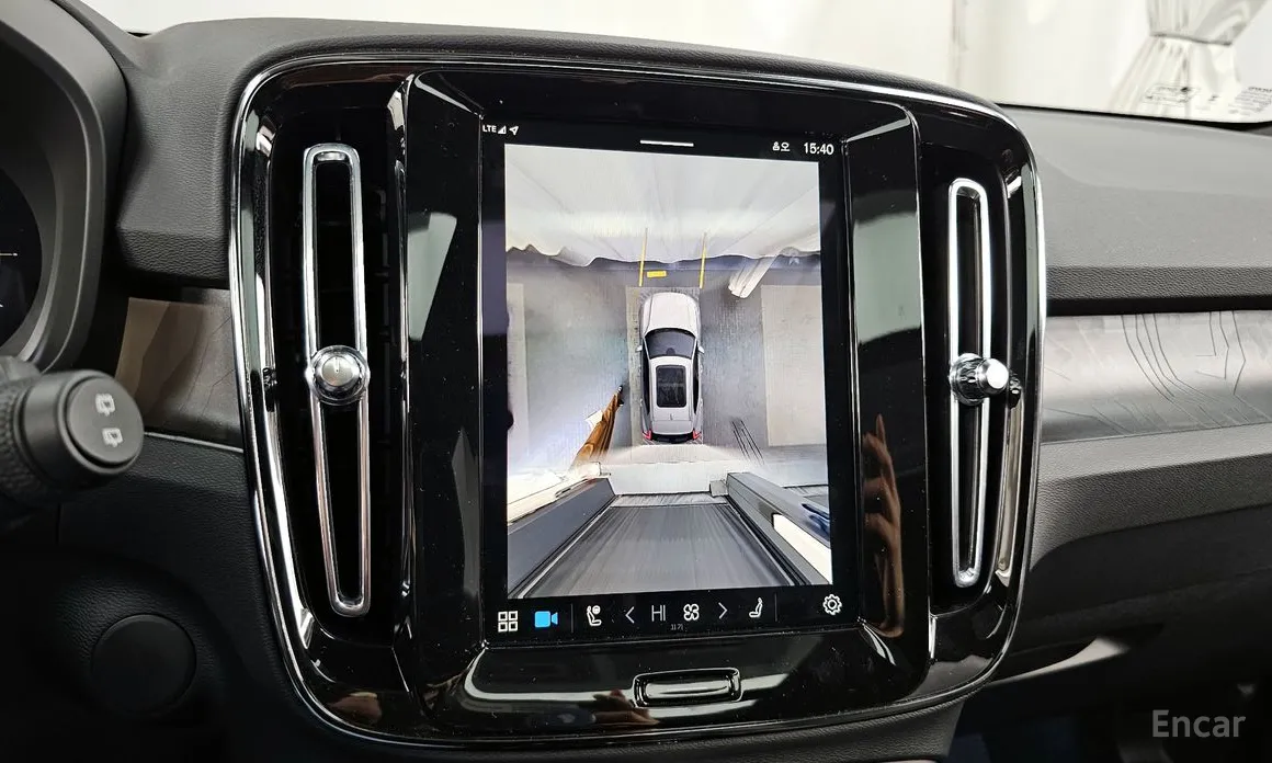 Фото 15 - Volvo XC40