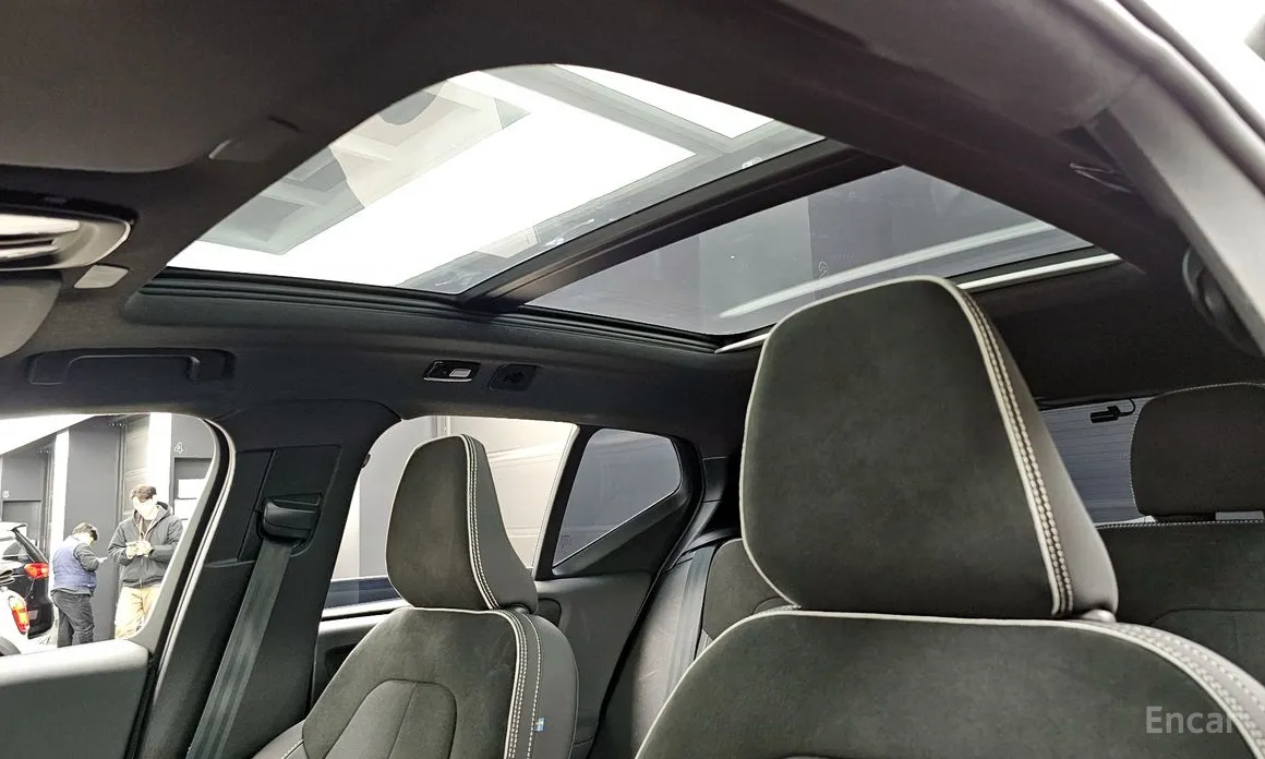 Фото 17 - Volvo XC40