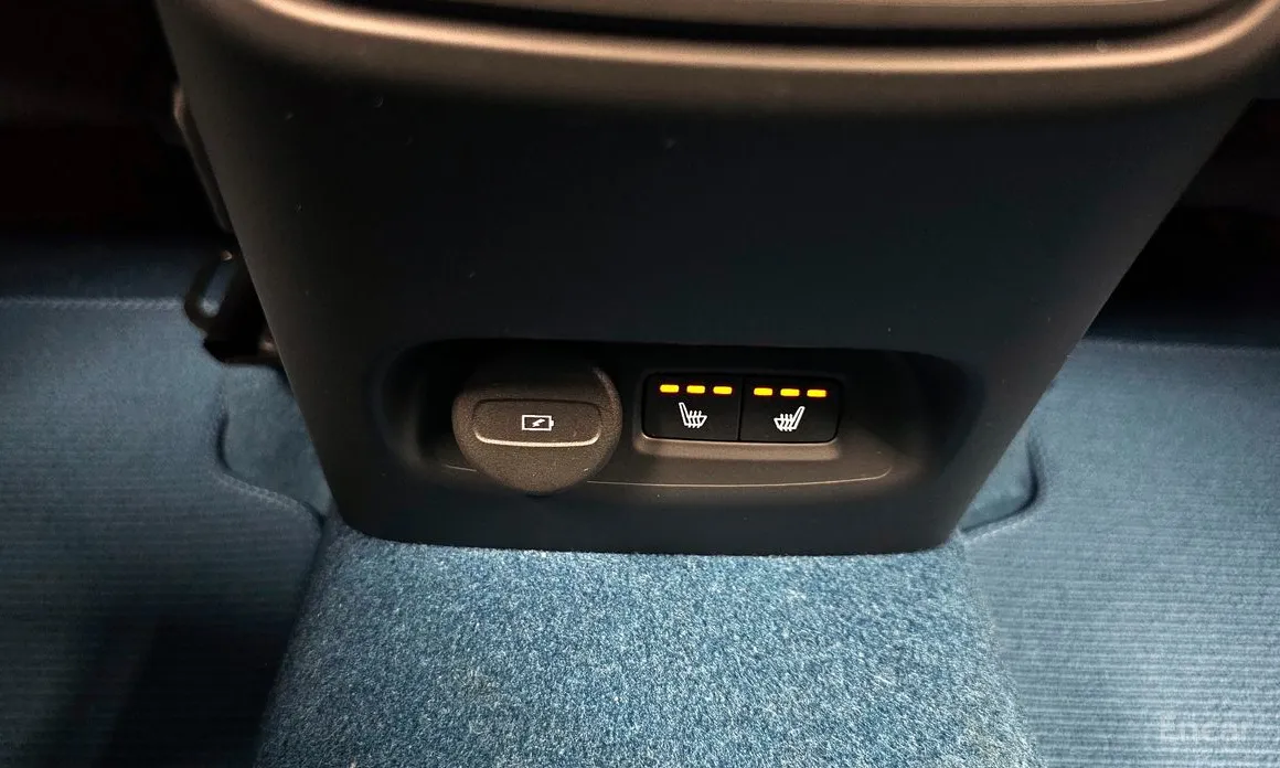 Фото 18 - Volvo XC40