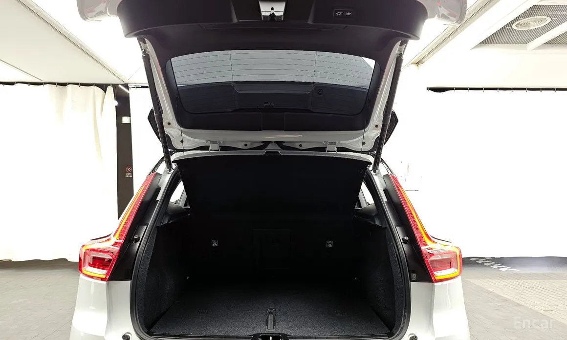 Фото 20 - Volvo XC40