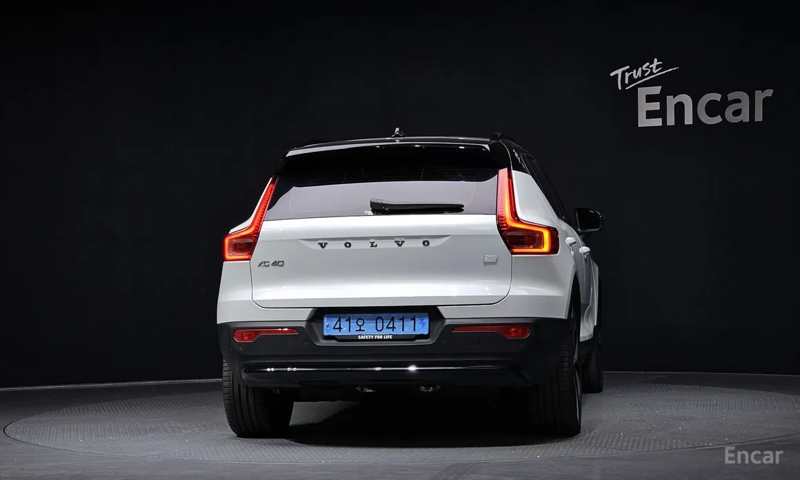 Фото 4 - Volvo XC40