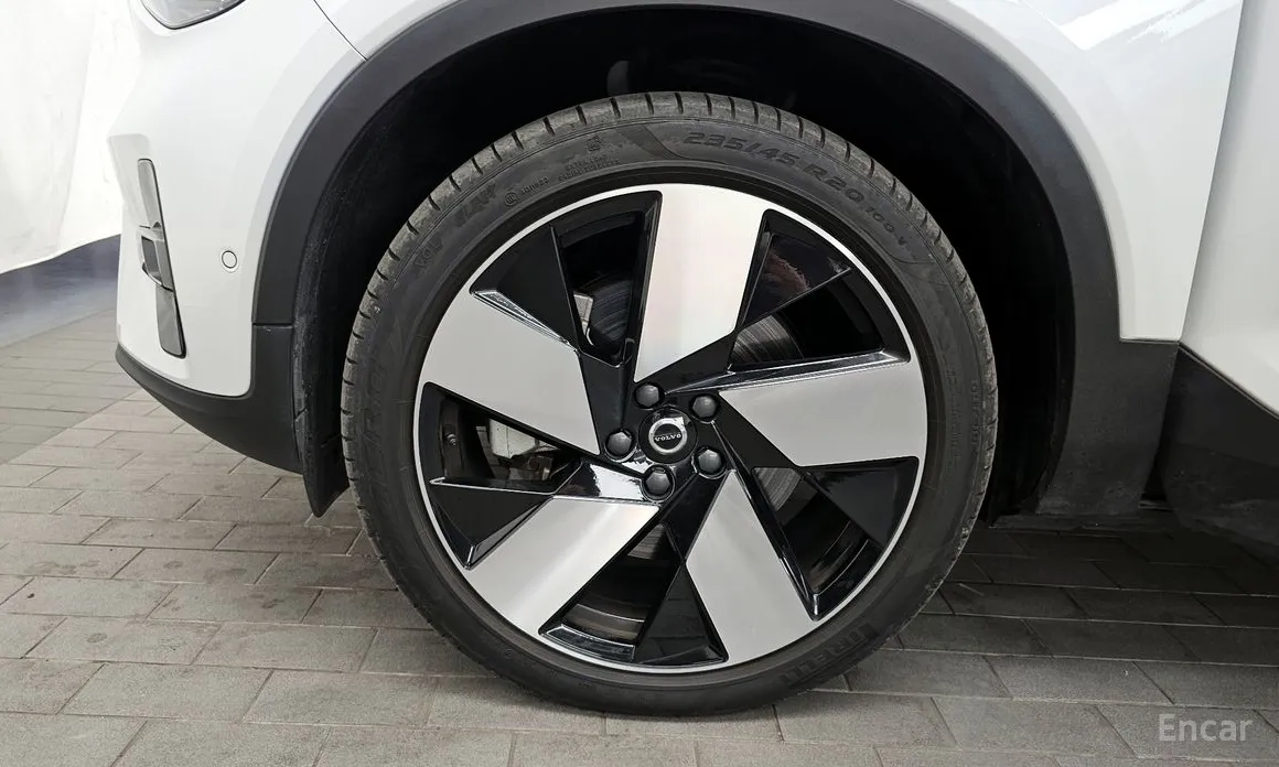 Фото 5 - Volvo XC40